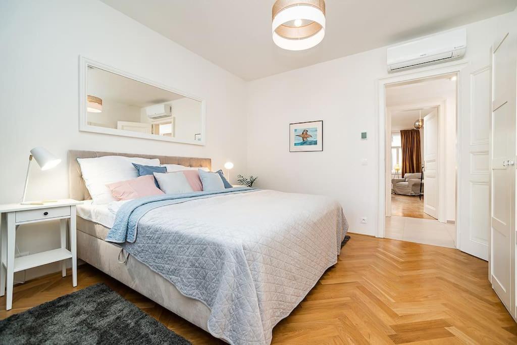 Amazing Two-bedroom With Terrace Prague