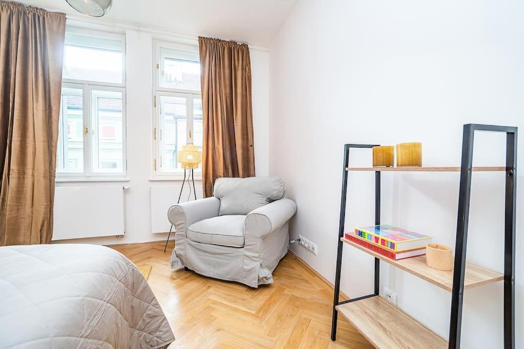 Amazing Two-bedroom With Terrace Apartment *