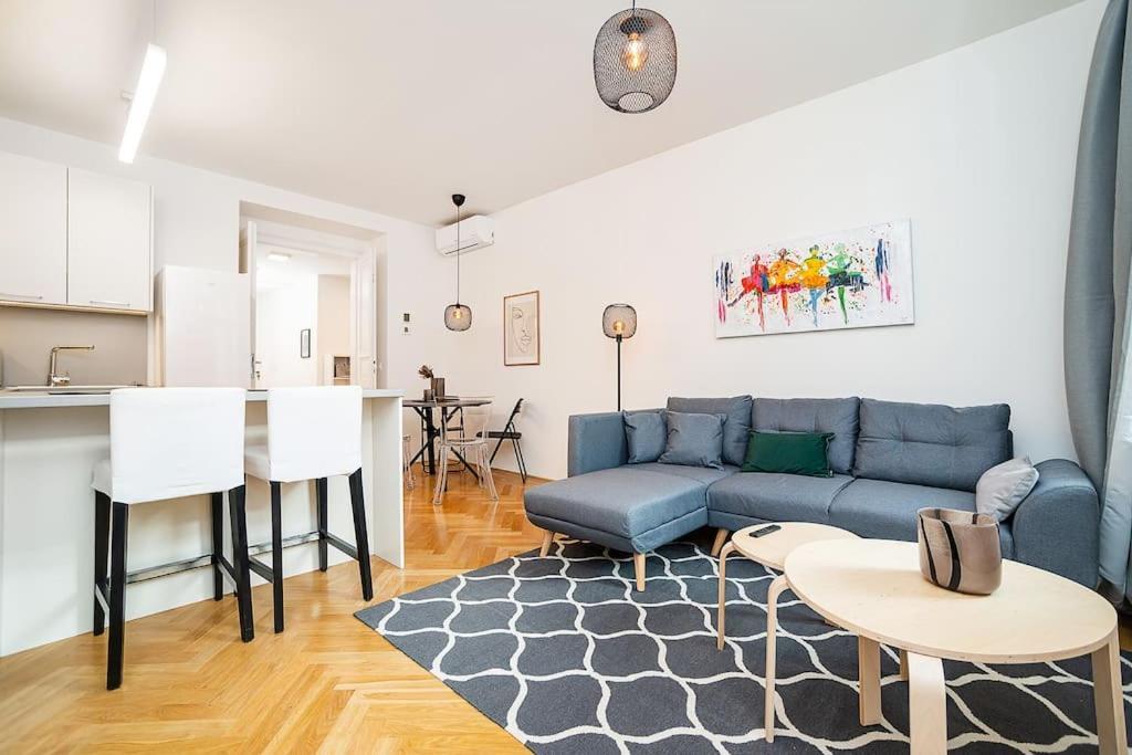 Amazing Two-bedroom With Terrace Apartment *